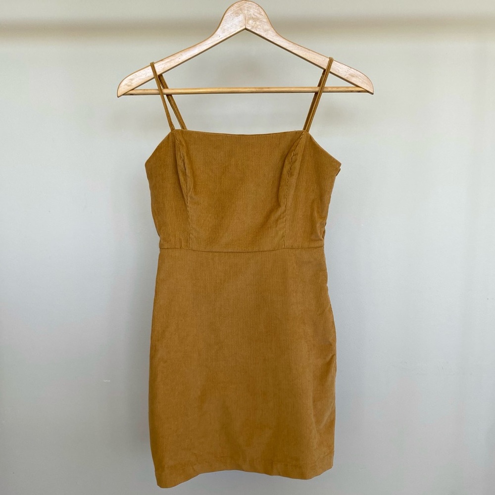 Aritzia Wilfred Isabelle corduroy mini dress. 💛